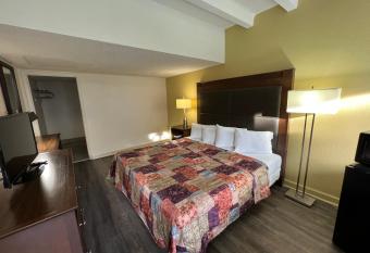 James River Inn & Suites has Balcony rooms