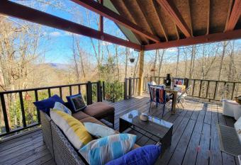 Grandfather Lodge - Incredible Views, Amazing Location has Balcony rooms