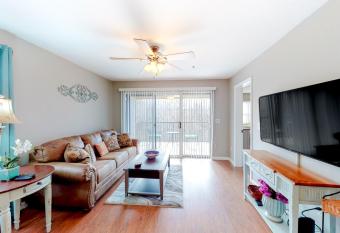 Holiday Hills Getaway has Balcony rooms