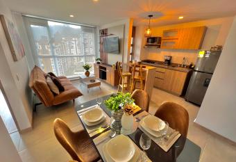 Incre  ble vista desde espectacular apto cerca a cable plaza has Balcony rooms