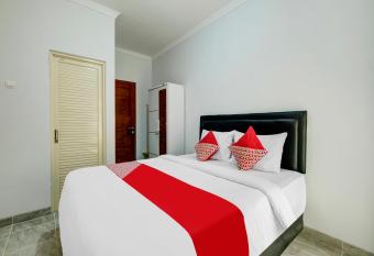 Super OYO Capital O 90983 Harmony Easy Stay allows 18 year olds to book a room