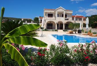 Villa Ludilo mit 4 Apartments in Poljica - Marina bei Trogir Split has Balcony rooms