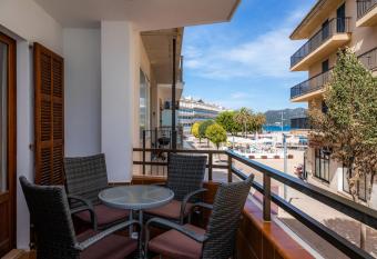 Vives has Balcony rooms