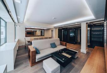 HM Apartamenty has rooms with a private hot tub