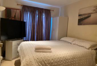 Double Bedroom with PT/B allows 18 year olds to book a room