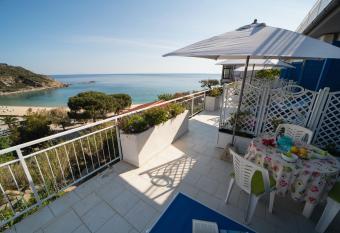 Le sirene has Balcony rooms