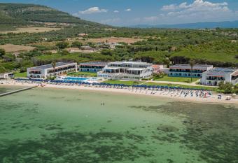 Hotel Portoconte has Balcony rooms