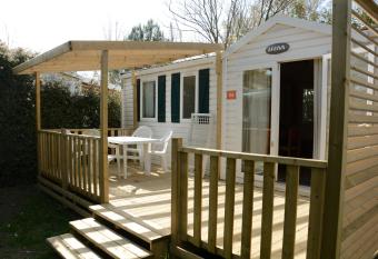 Mobilhome 164 allows 18 year olds to book a room