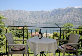 Sea view apartment in Kotor has Balcony rooms