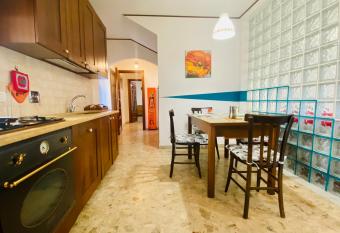 A casa di Lucia has Balcony rooms