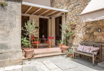 Radicondoli House has Balcony rooms