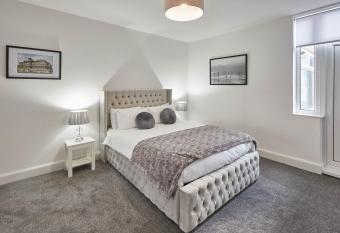 Host & Stay - Pete s Retreat allows 18 year olds to book a room