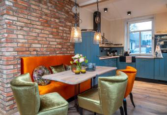 Verwalter Haus Apartment 1 allows 18 year olds to book a room