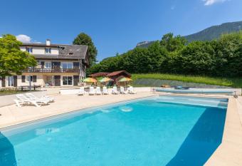 Appartement Pointe de la Sambuy has Smoking/Balcony rooms