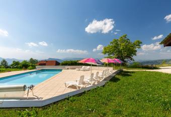 Appartement Mont P  cloz has Smoking/Balcony rooms