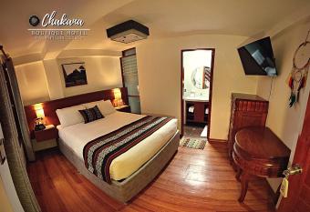 CHAKANA BOUTIQUE HOTEL allows 18 year olds to book a room