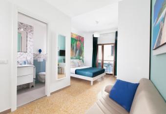 B&B Sorrento - Mahal Kita has Balcony rooms