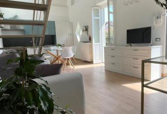 Il Giardino Segreto allows 18 year olds to book a room