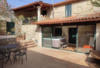 O Fogar do Xabri  a has Balcony rooms