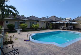 Cindy Villa has Balcony rooms