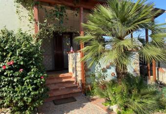 Casa Nonna Bianca- appartamento pratico a pochi minuti da Napoli has Balcony rooms