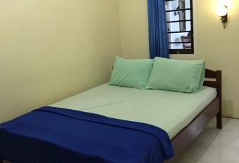 OYO 90998 Wisma Pinggir allows 18 year olds to book a room
