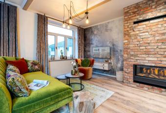 Verwalter Haus Apartment 4 allows 18 year olds to book a room