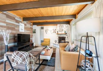 Welcome Retreat has Balcony rooms