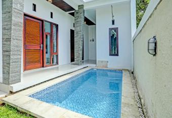 OYO 91123 Madhava 108 allows 18 year olds to book a room