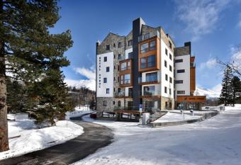 APLEND Hotel Ovru   allows 18 year olds to book a room