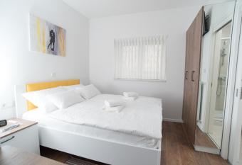ZIMMER KAJ allows 18 year olds to book a room