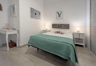 Faro Casa AL`Reis by Homing allows 18 year olds to book a room