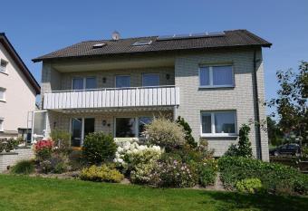 Ferienwohnung und G  stezimmer Iburgblick has Balcony rooms