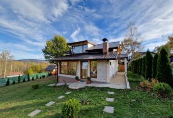 Mountain House Brutusi 17 Bjelasnica Trnovo BIH has Balcony rooms