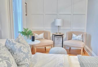 Auberge Glengarry Inn, Eleanor Suite allows 18 year olds to book a room