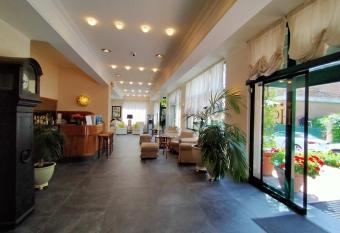 Hotel La Capannina allows 18 year olds to book a room