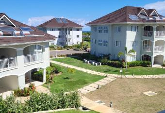 The Hummingbird Apartment allows 18 year olds to book a room