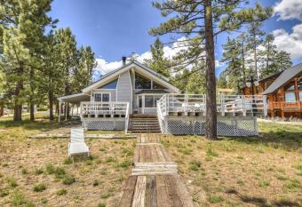 012 - Lakefront Chalet has Balcony rooms