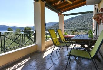 Pavlos  cottage with beach view has Balcony rooms