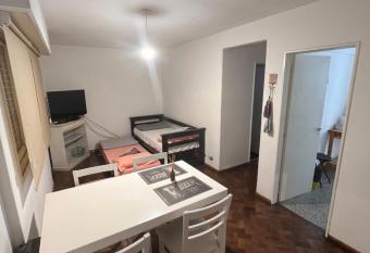 Hermoso departamento c  ntrico de dos ambientes. has Balcony rooms