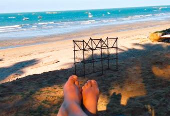 Su  te p   na areia allows 18 year olds to book a room