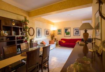 Bramasi House has Balcony rooms