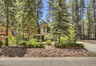 020 - Summit Haus has rooms with a private hot tub