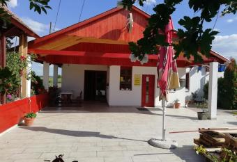 Mic  fogad   has rooms with a private hot tub