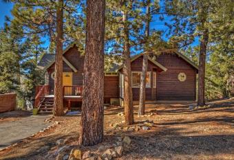 025 - Pacific Crest Trail Cabin has Balcony rooms