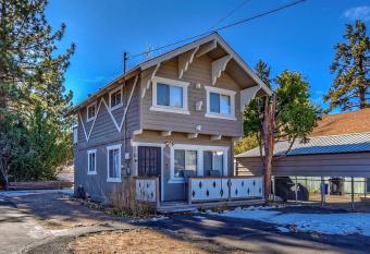 044 - Lazy Bear Chalet has Balcony rooms