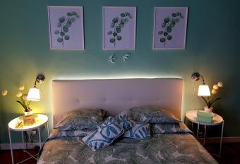 La casetta delle rondini allows 18 year olds to book a room