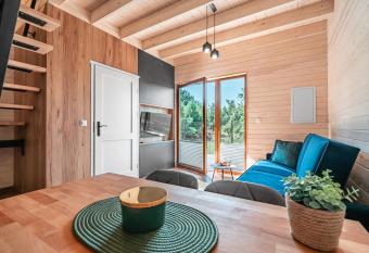 Domki Sosnowa Przysta   w Rozewiu - Jastrz  bia G  ra has Balcony rooms