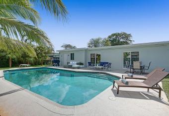 Huge Villa With Pool Trampoline has Balcony rooms