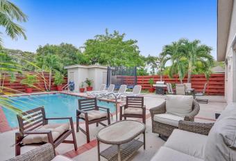 New Gorgeous Miami 4bdr Pool By The Beach has Balcony rooms